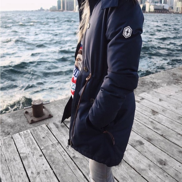 Quartz Co. Laurentia Coyote Fur Down Parka in navy - Picture 3 of 5